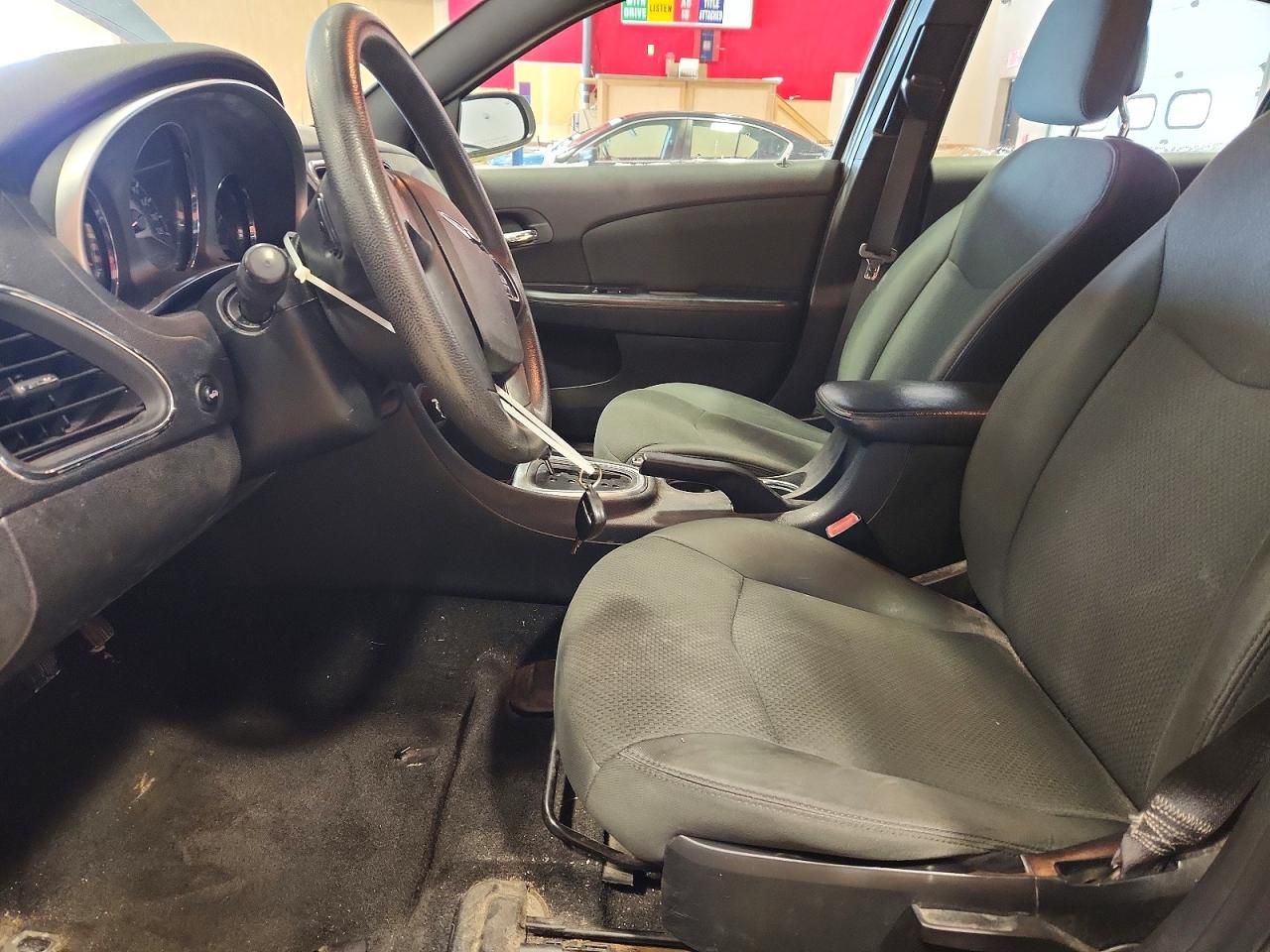 2012 Chrysler 200 lx