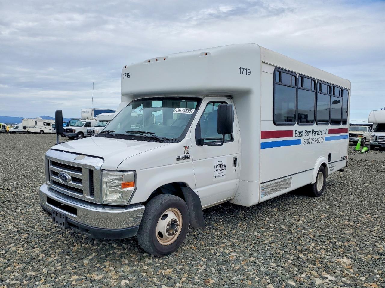 2017 Ford Econoline E450 Super Duty Cutaway Van