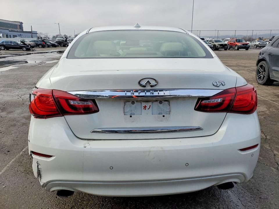 2017 Infiniti Q70 3.7