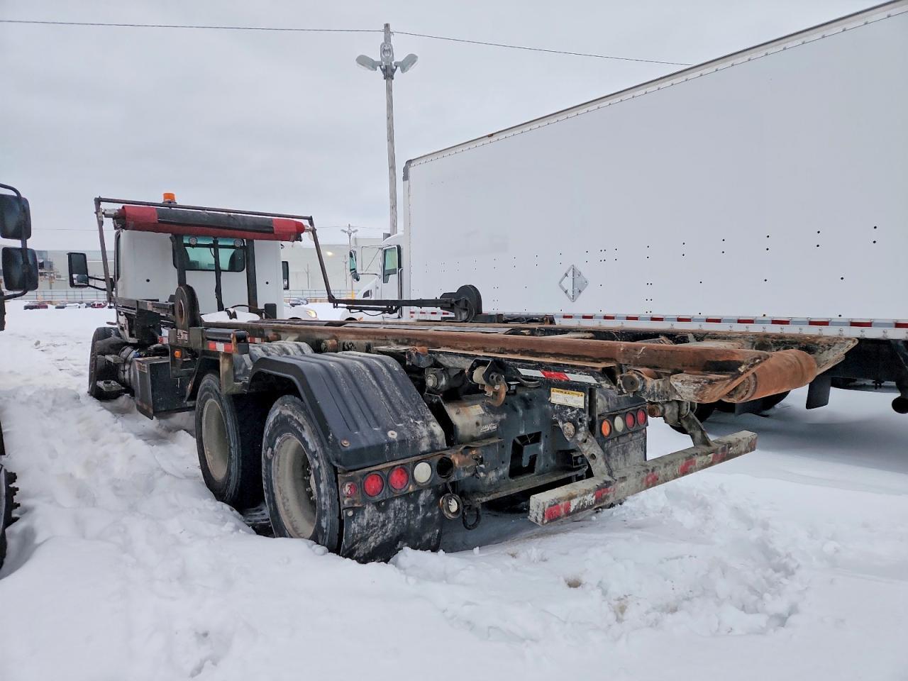 2023 Peterbilt 548 ROLL-OFF Container Truck