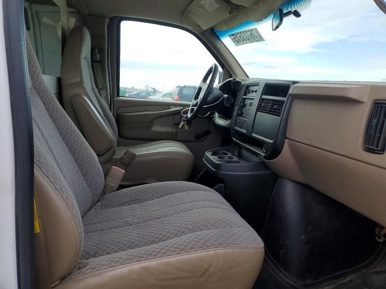 2005 Chevrolet Express 2500 Delivery Van