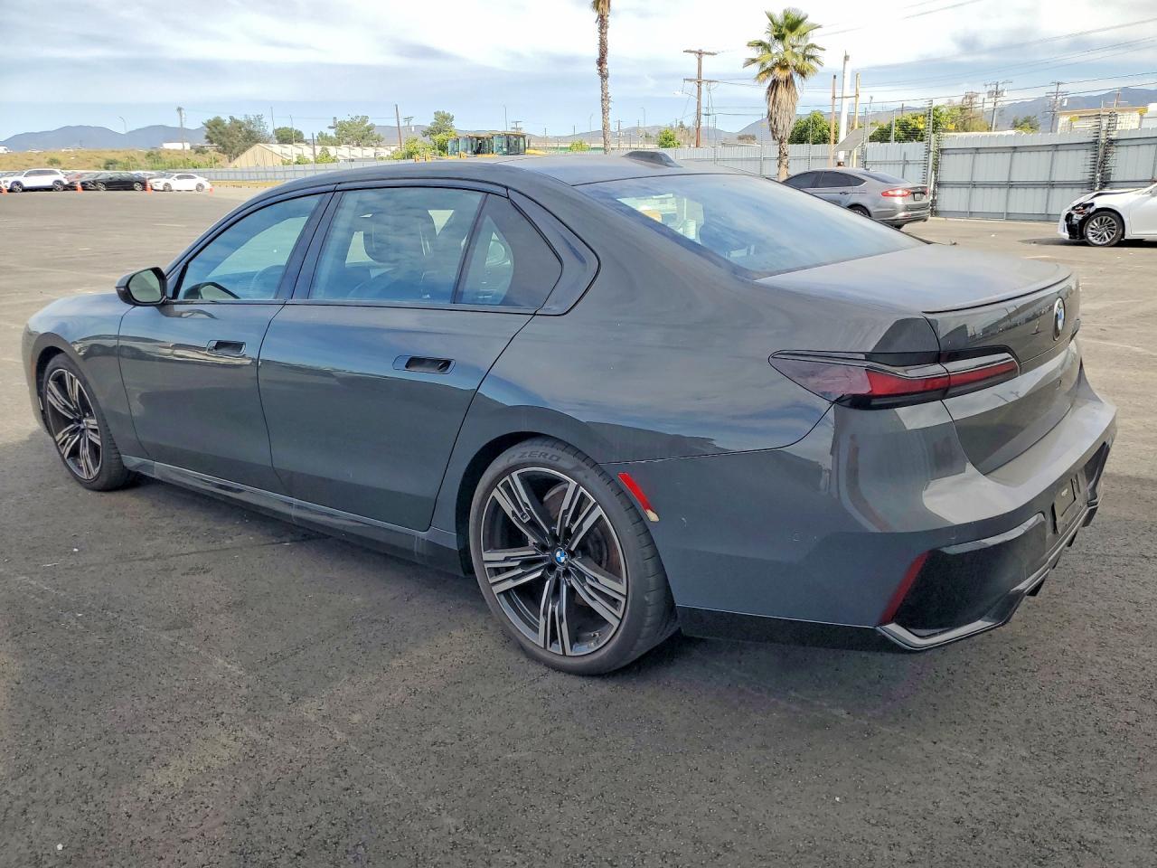 2023 BMW 740 i