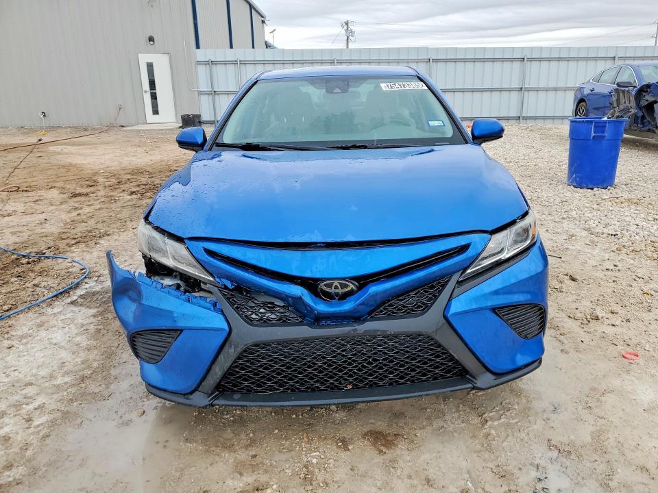 2020 Toyota Camry se
