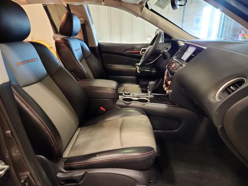 2020 Nissan Pathfinder sv