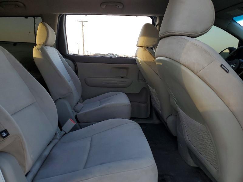 2015 KIA Sedona lx