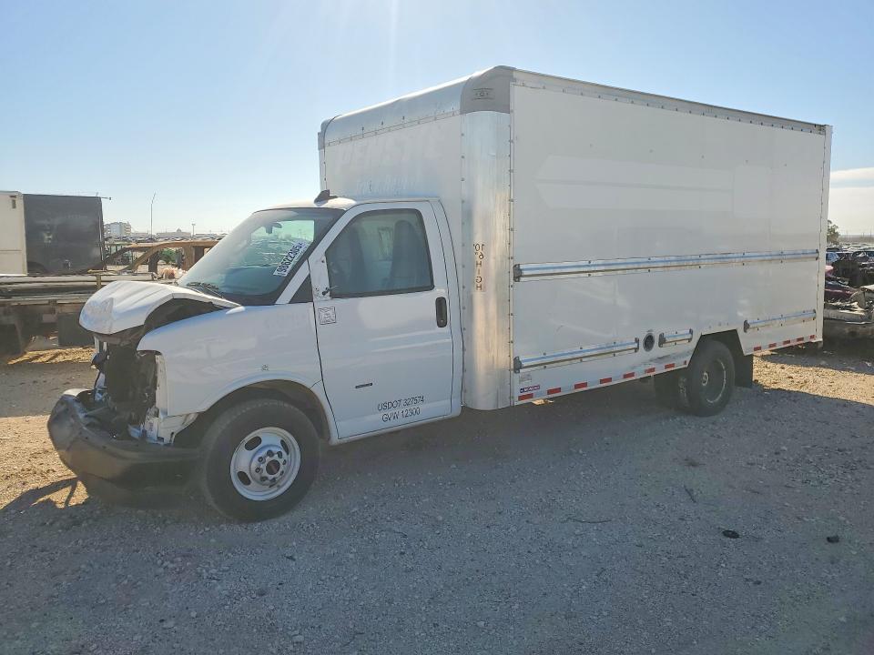 2022 GMC Savana BOX Truck