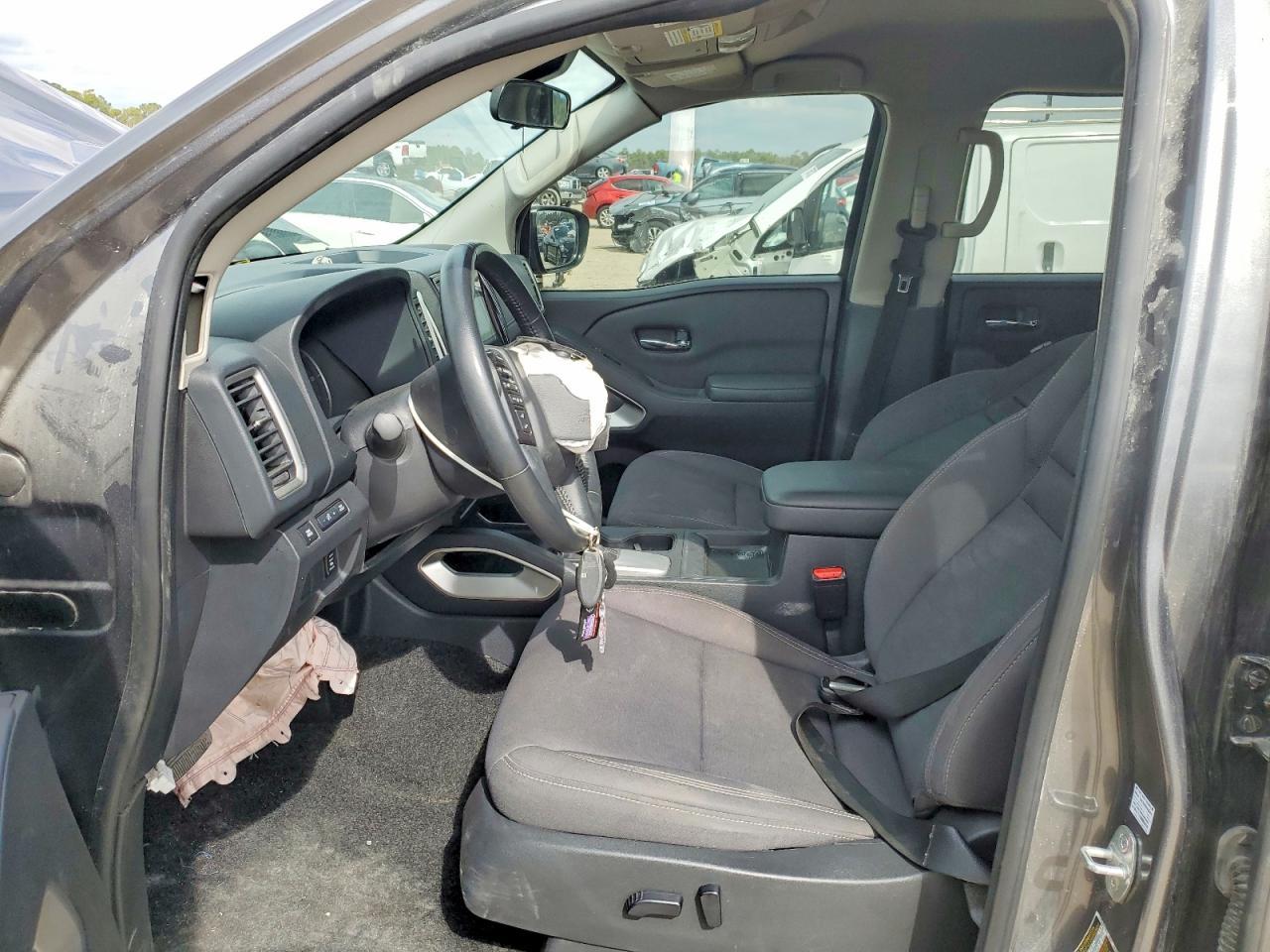 2022 Nissan Frontier s