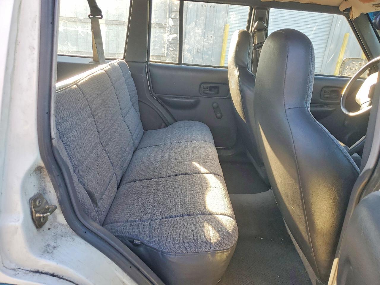 1999 Jeep Cherokee se