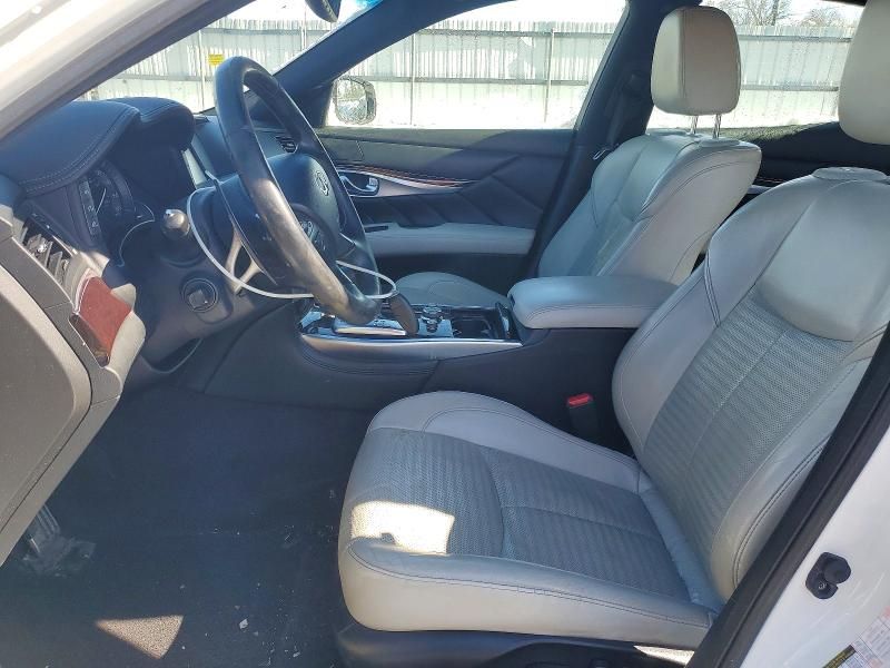 2015 Infiniti Q70 3.7