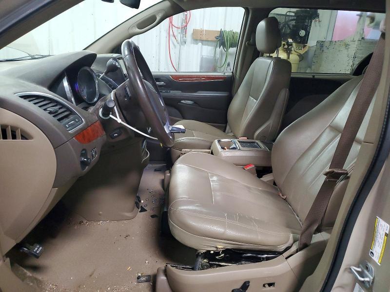 2013 Chrysler Town & Country Touring l