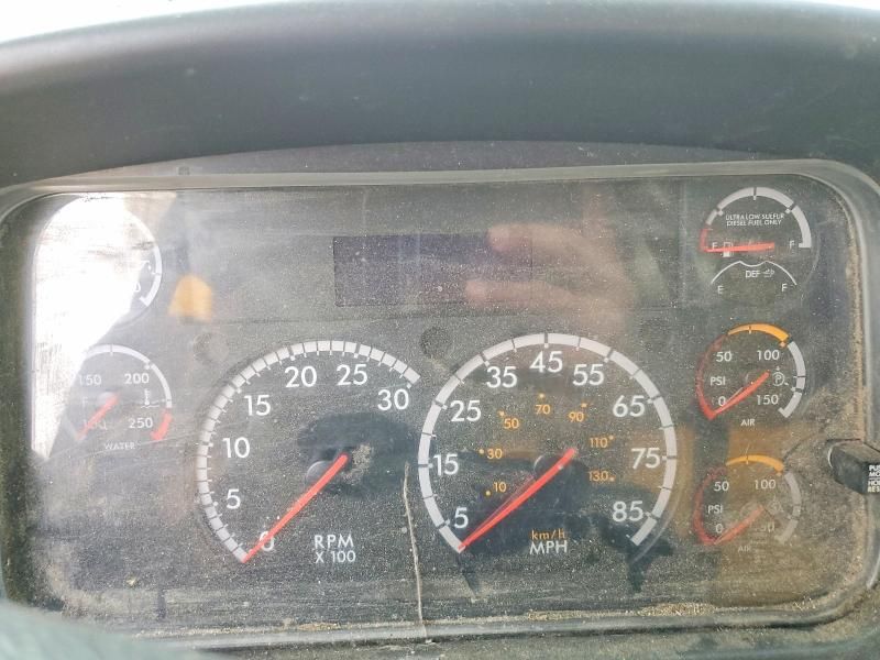 2017 Freightliner Business Class M2 BOX Truck