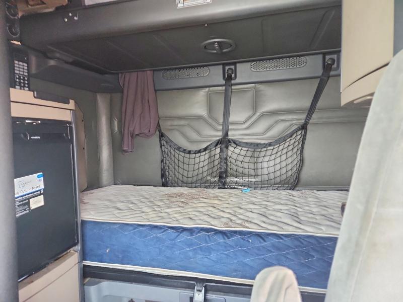 2017 Freigliner 2017 Freightliner Cascadia 125 Semi Truck