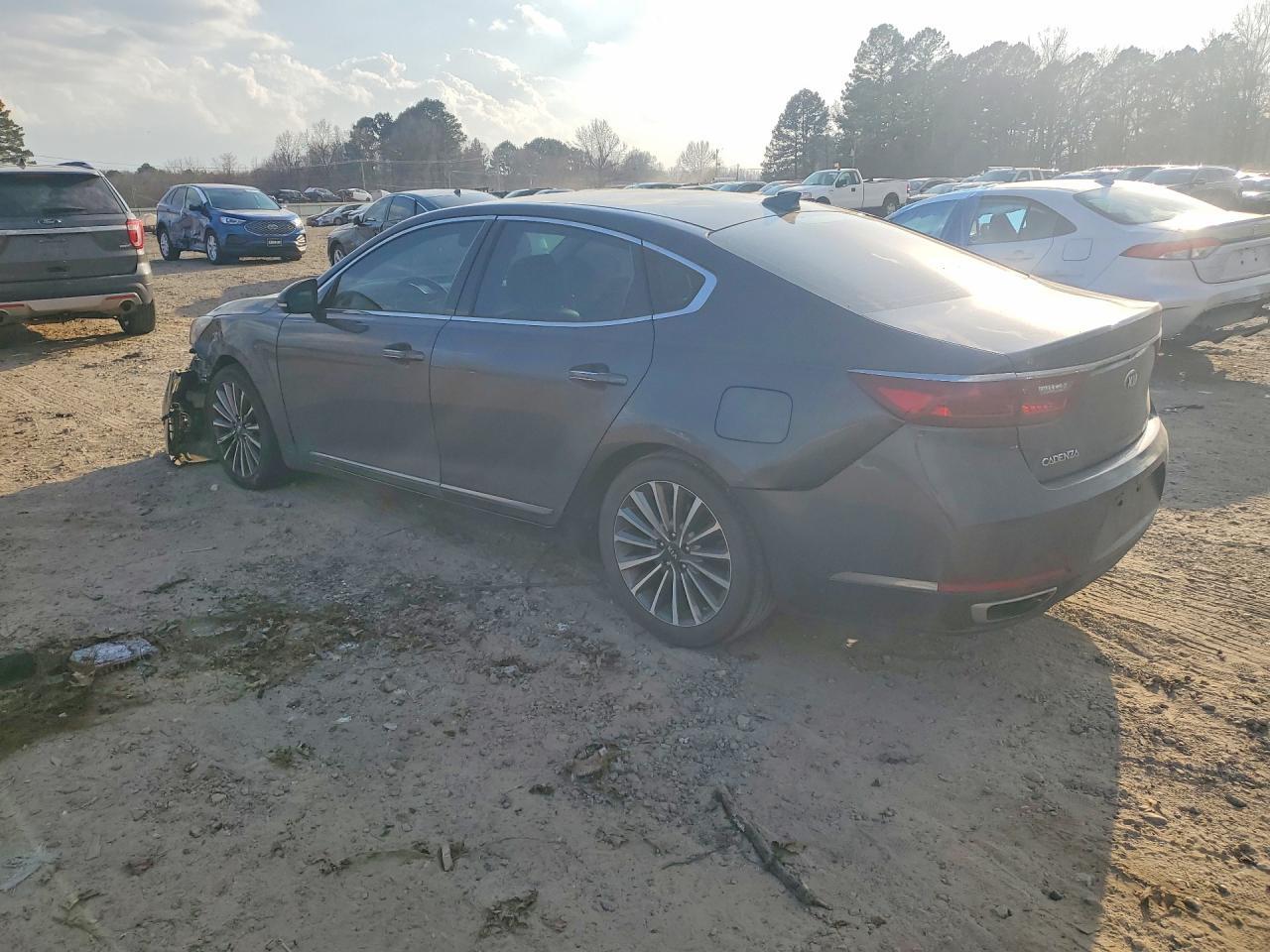 2018 KIA Cadenza Premium