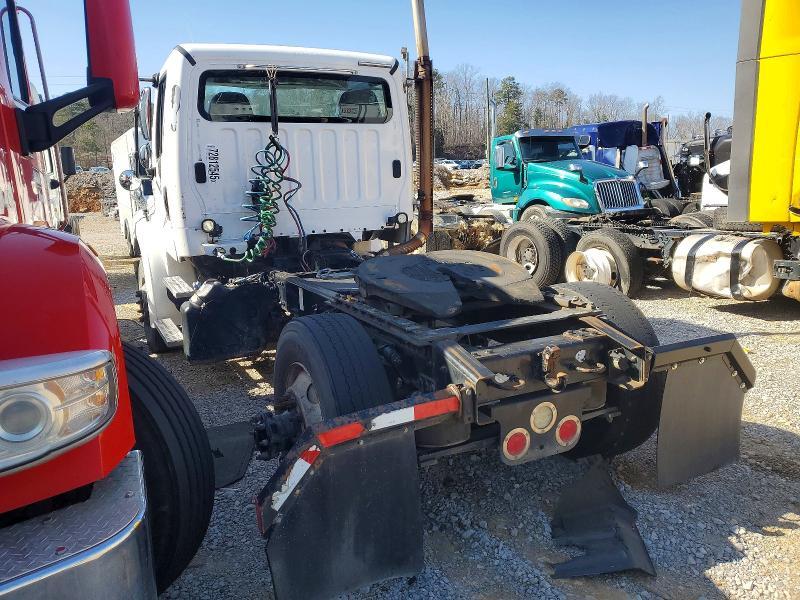 2015 Freightliner Business Class M2 Semi Truck