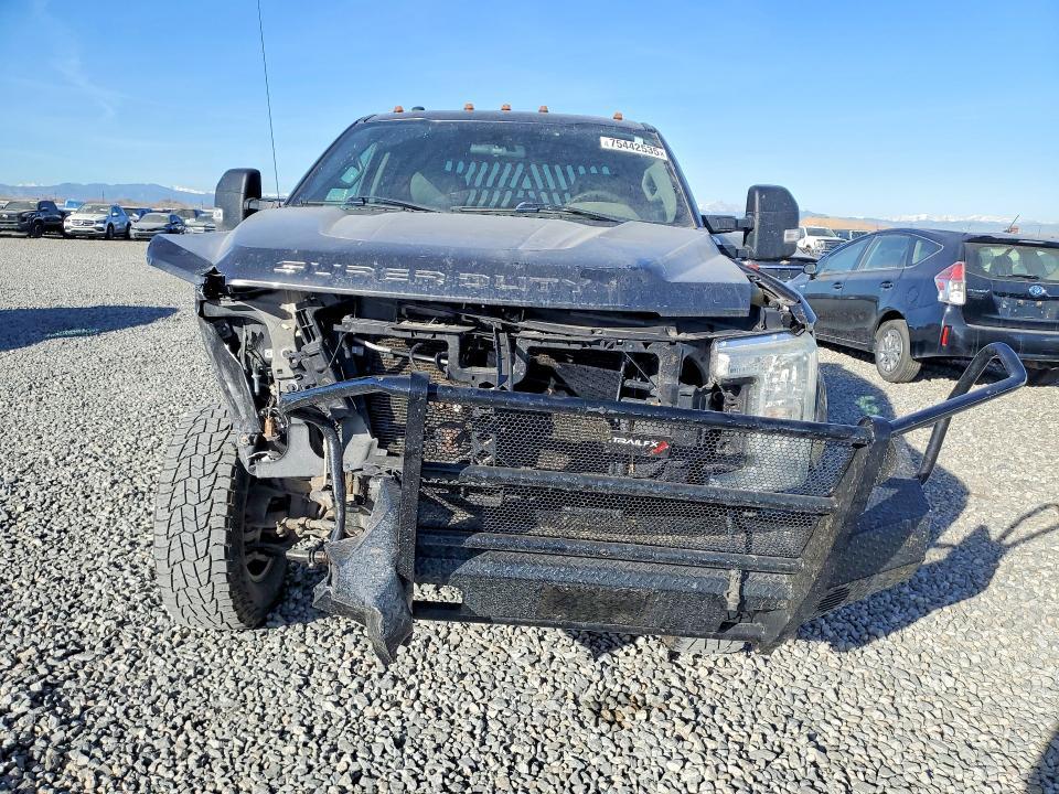 2017 Ford F350 Super Duty Flatbed Truck