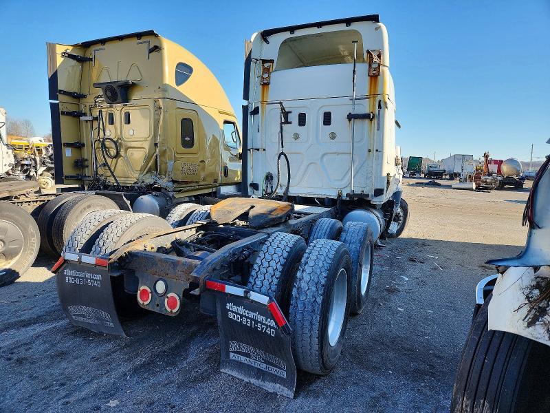 2016 Freightliner Cascadia 113 Semi Truck
