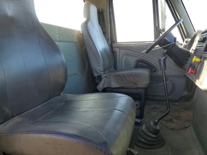 2006 International 7400 Semi Truck