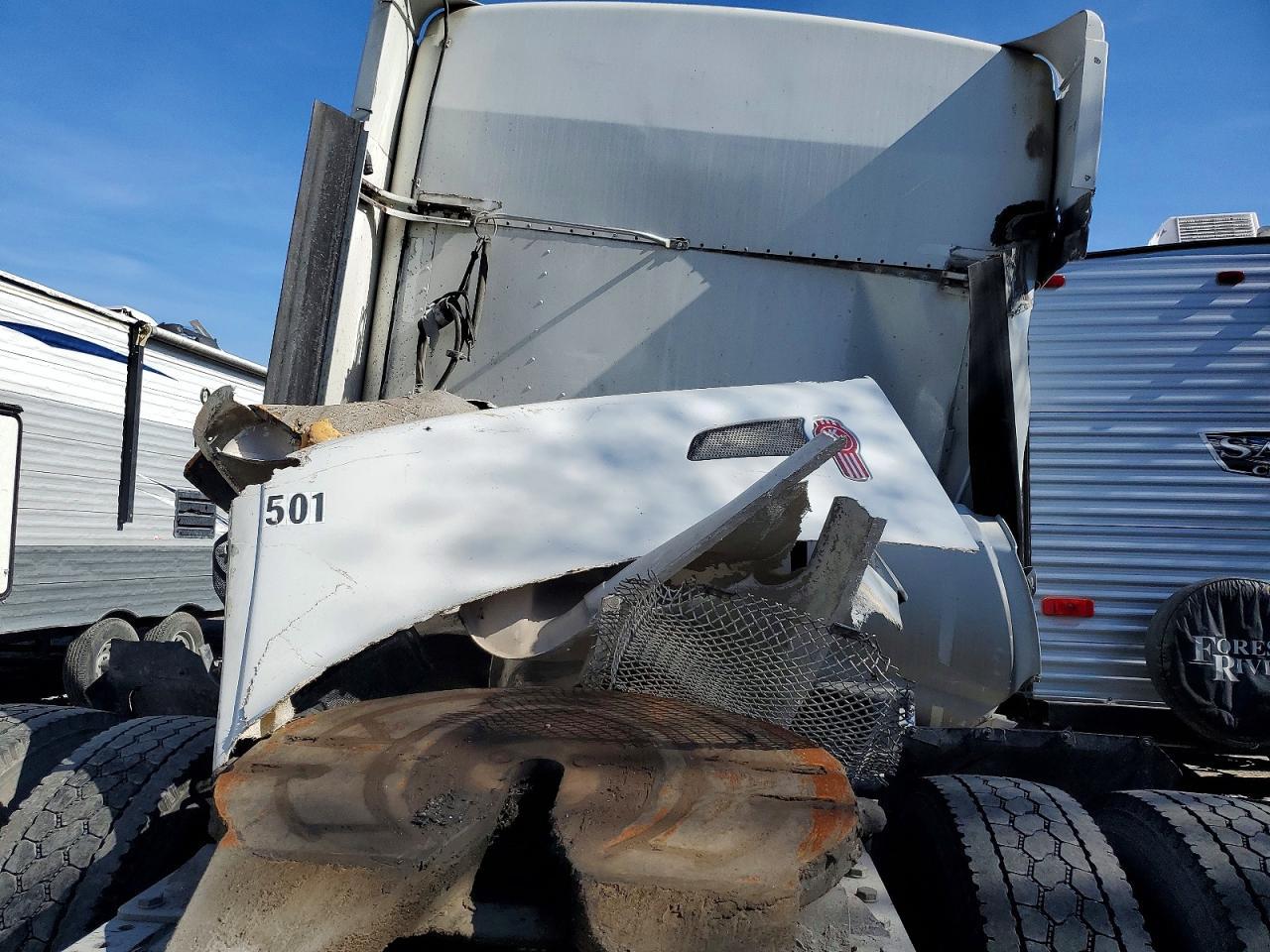 2013 Kenworth T660 Semi Truck