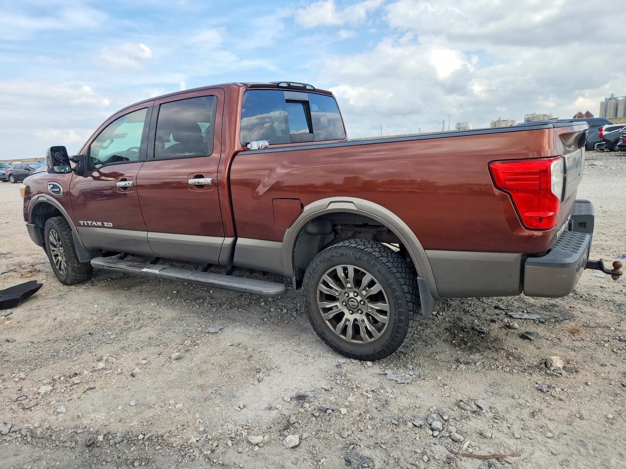 2016 Nissan Titan XD SL