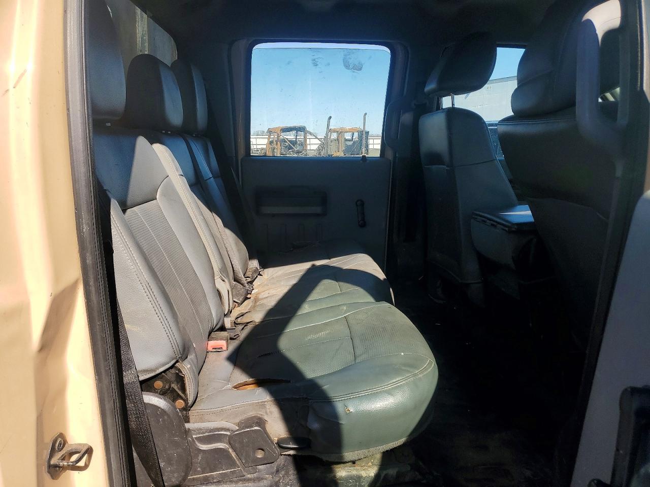2015 Ford F450 Super Duty Flatbed Truck
