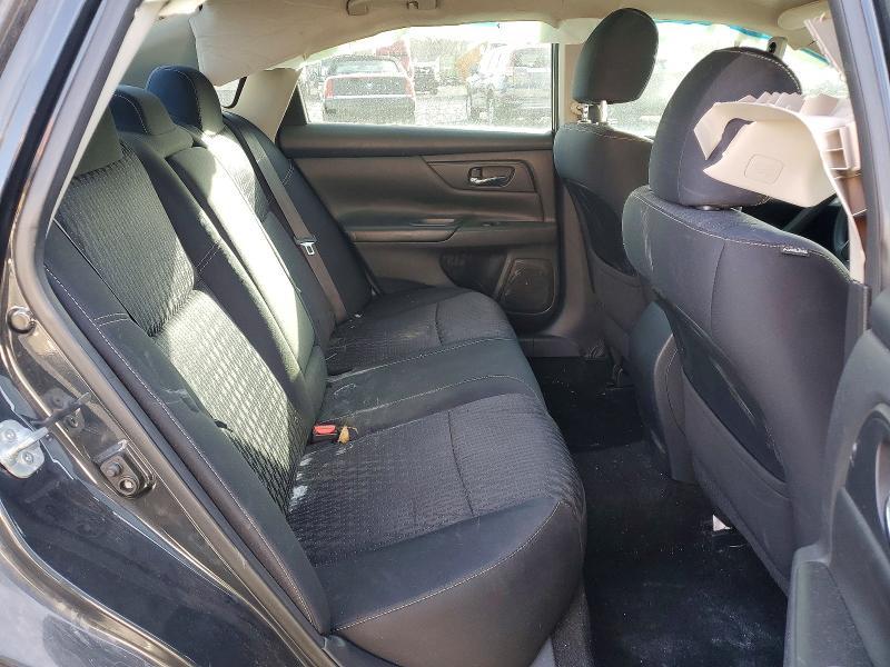 2016 Niss Altima 2.5 s