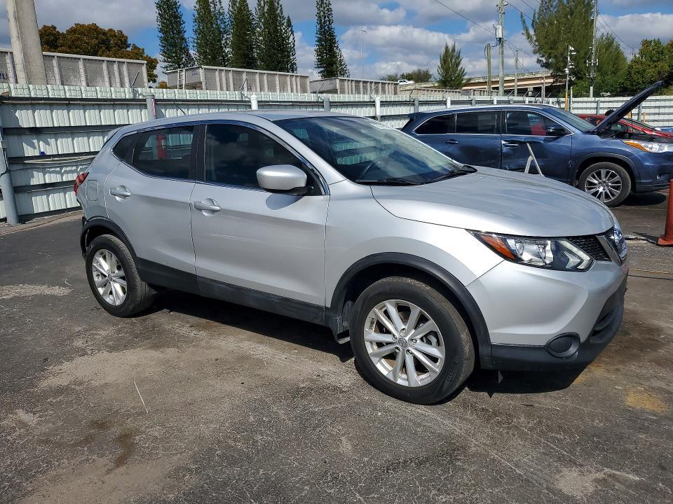 2017 Nissan Rogue Sport s