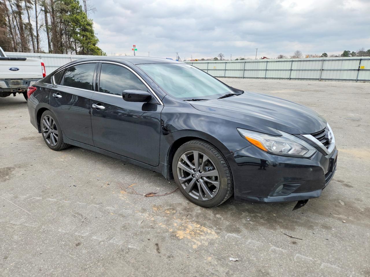 2018 Niss Altima 2.0 sr