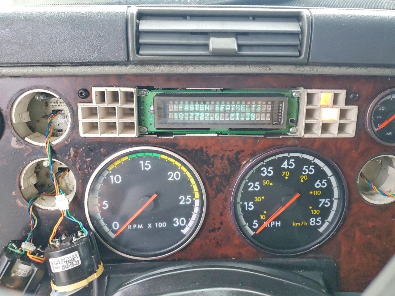 2001 Freightliner CST120 Semi Truck