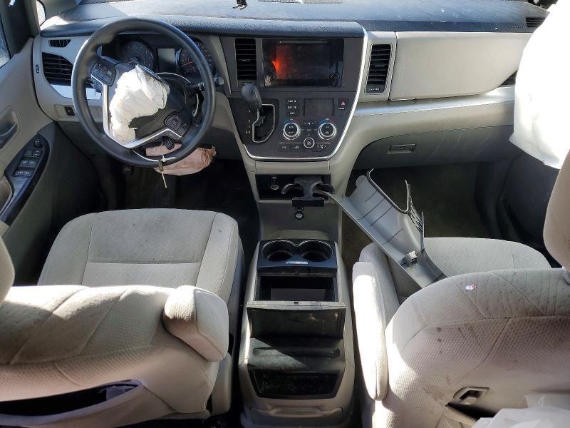 2016 Toyota Sienna le 8 Passenger