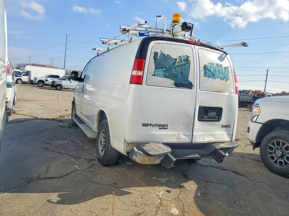 2015 GMC Savana 2500 Cargo Utility / Service van