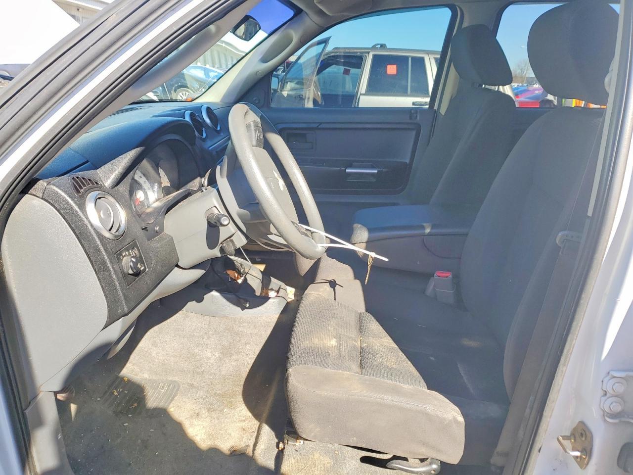 2006 Mitsubishi Raider LS