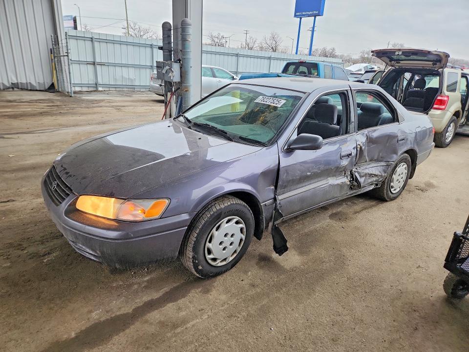 1999 Toyota Camry le