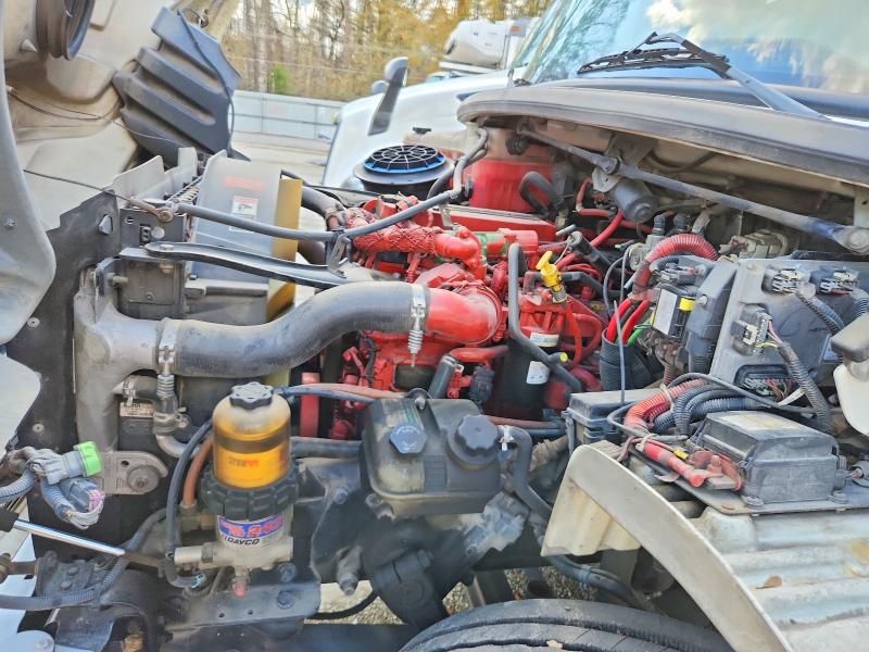 2015 Freightliner Business Class M2 BOX Truck