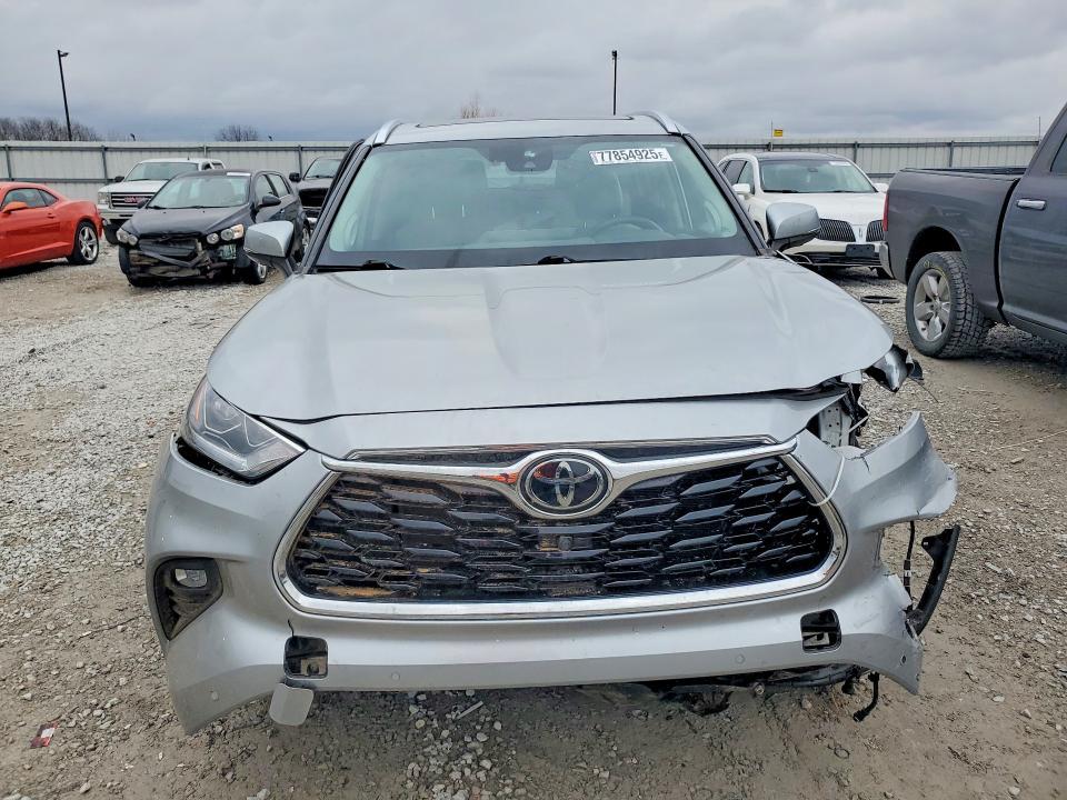 2022 Toyota Highlander Platinum