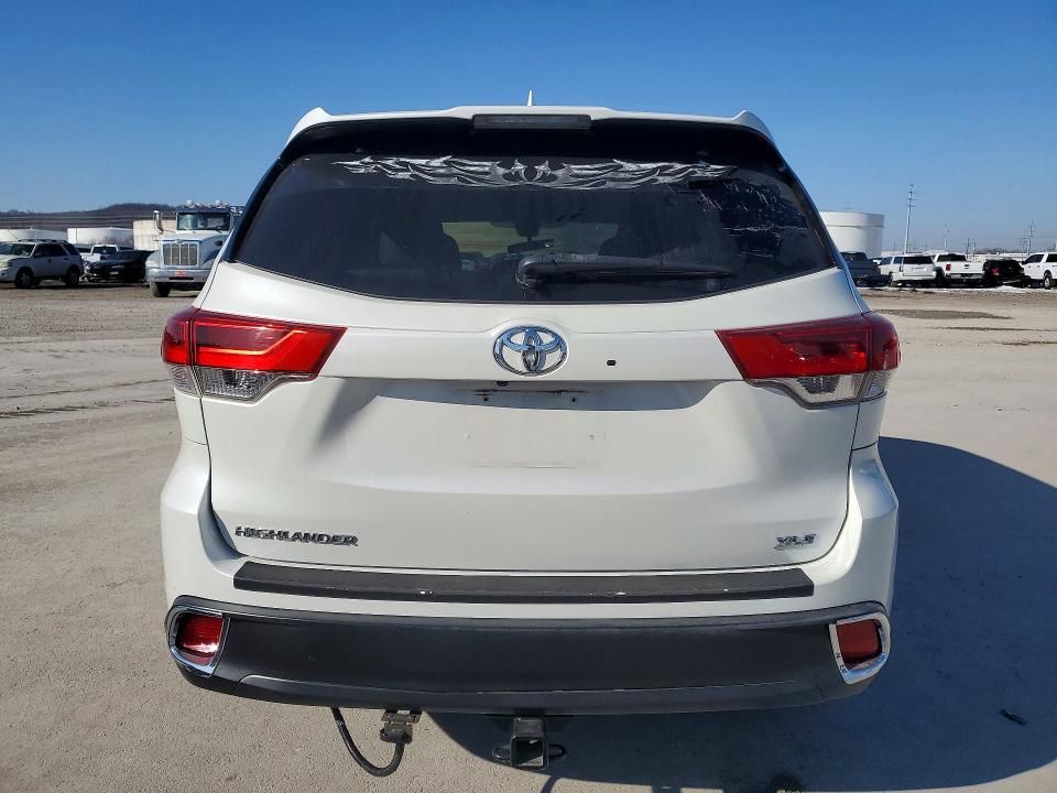 2018 Toyota Highlander se