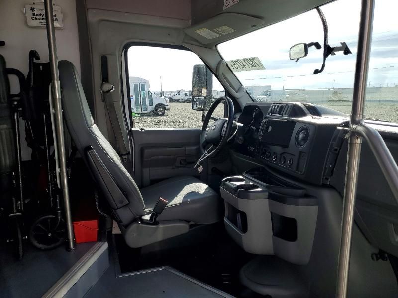 2017 Ford Econoline-Coach Bus