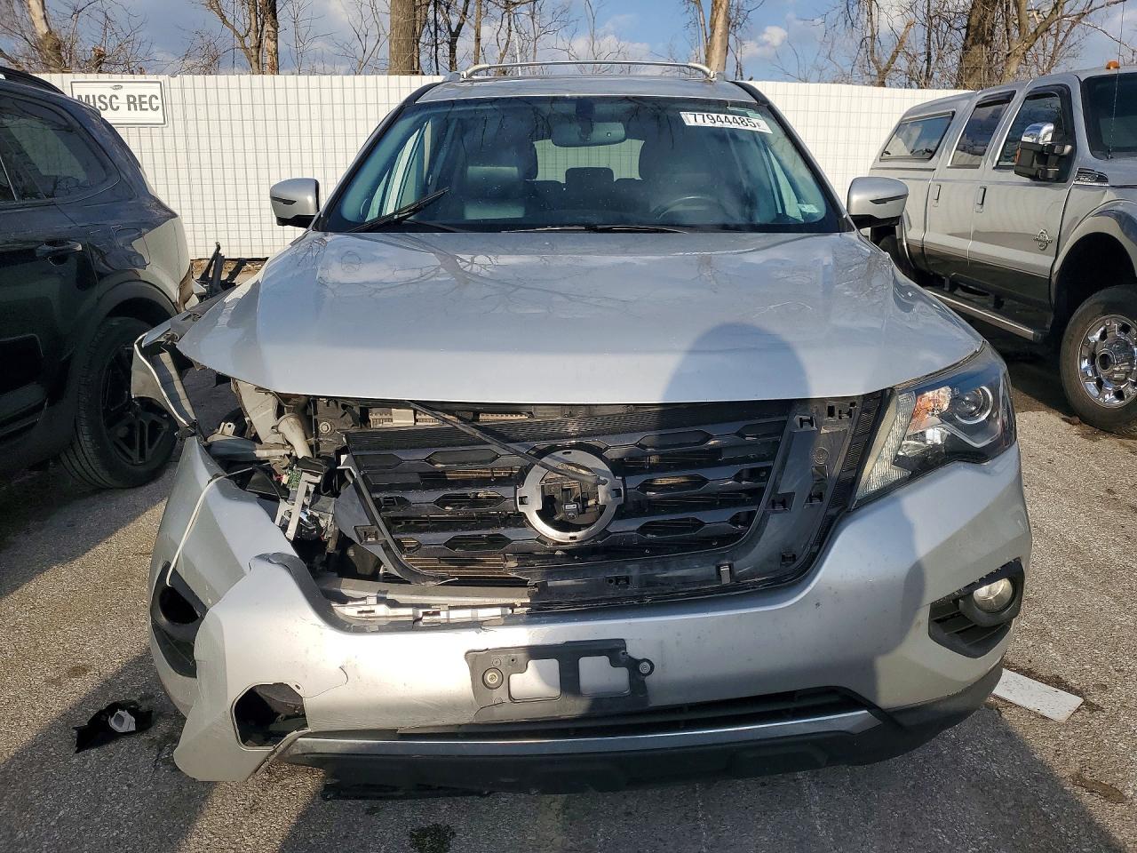 2017 Nissan Pathfinder s