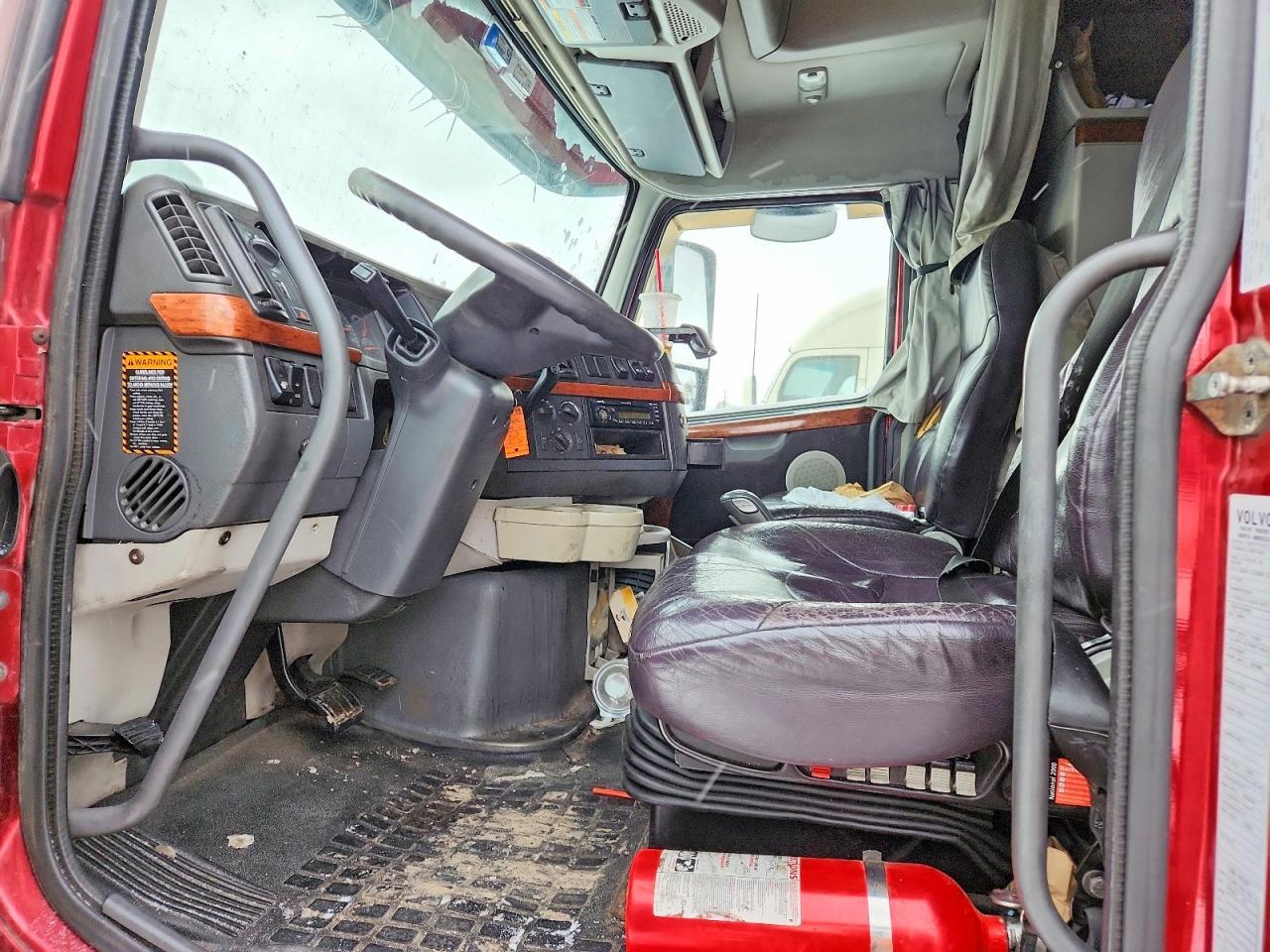 2009 Volvo VNL Semi Truck