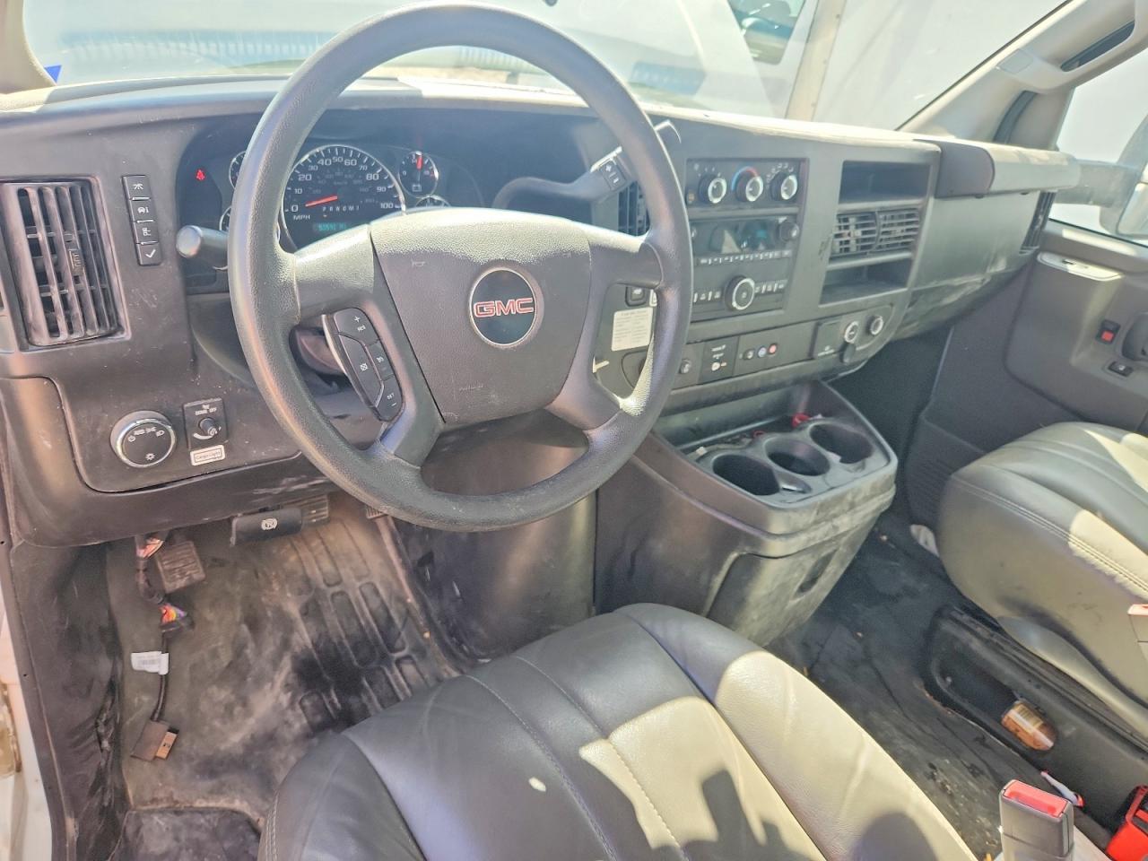 2022 GMC Savana BOX Truck