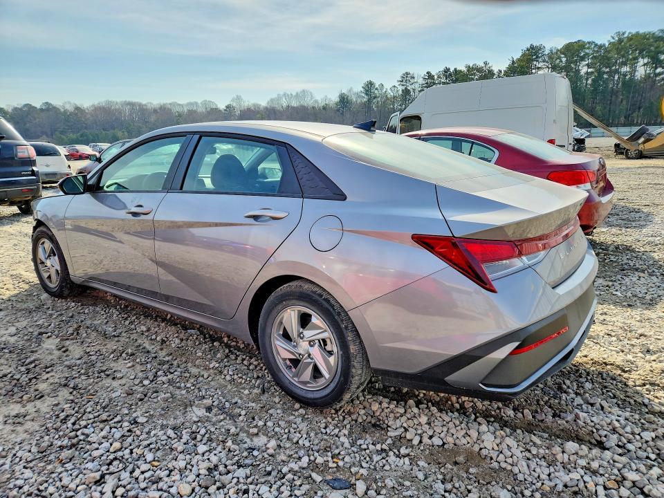 2025 Hyundai Elantra se
