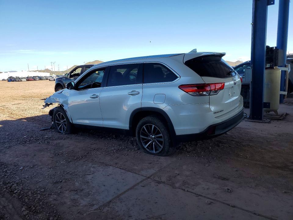 2019 Toyota Highlander se