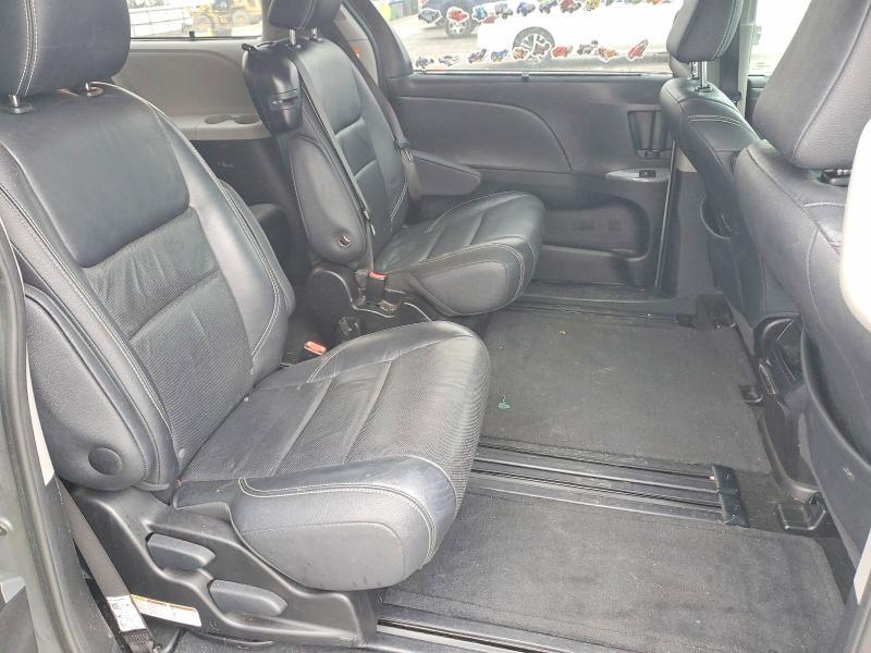 2016 Toyota Sienna se