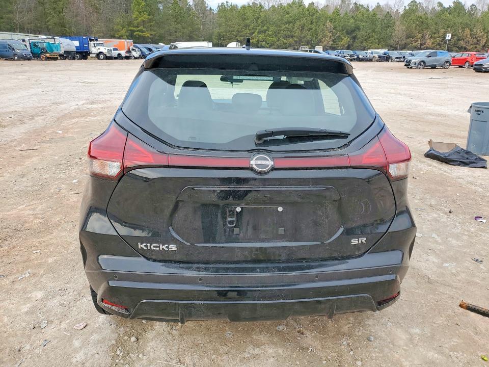 2024 Nissan Kicks sr