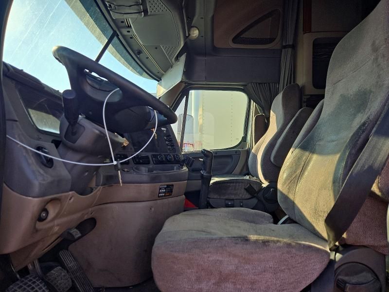 2011 Freightliner Cascadia Semi Truck