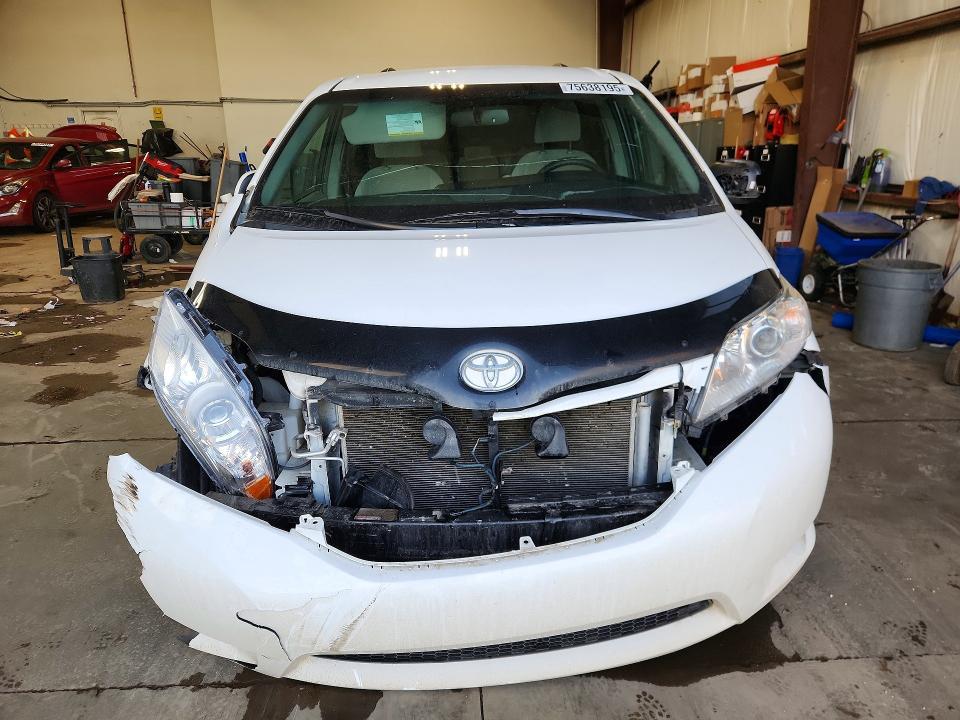 2017 Toyota Sienna le 8-passenger