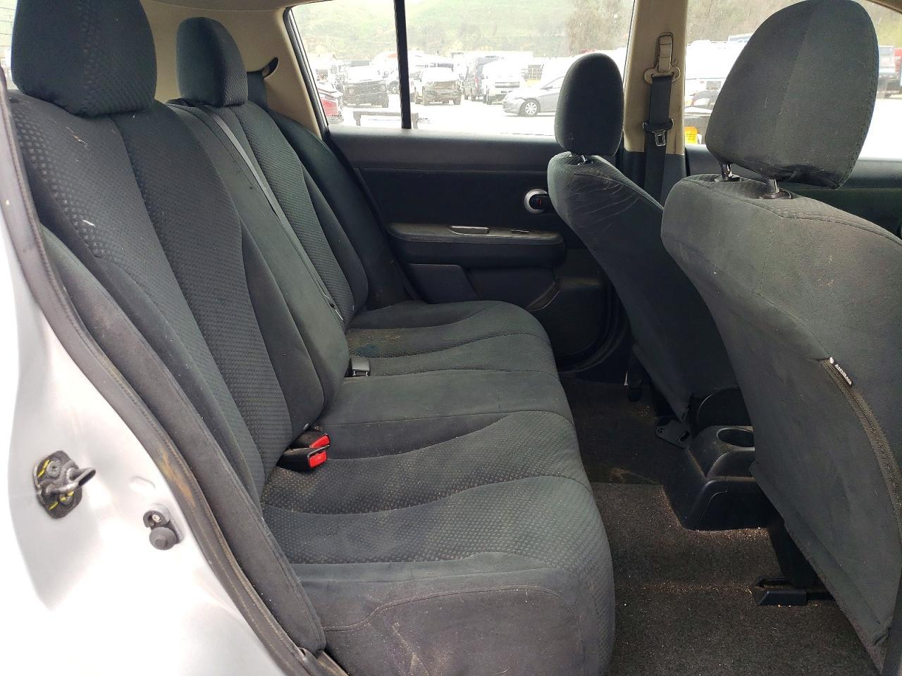 2011 Niss Versa 1.8 s
