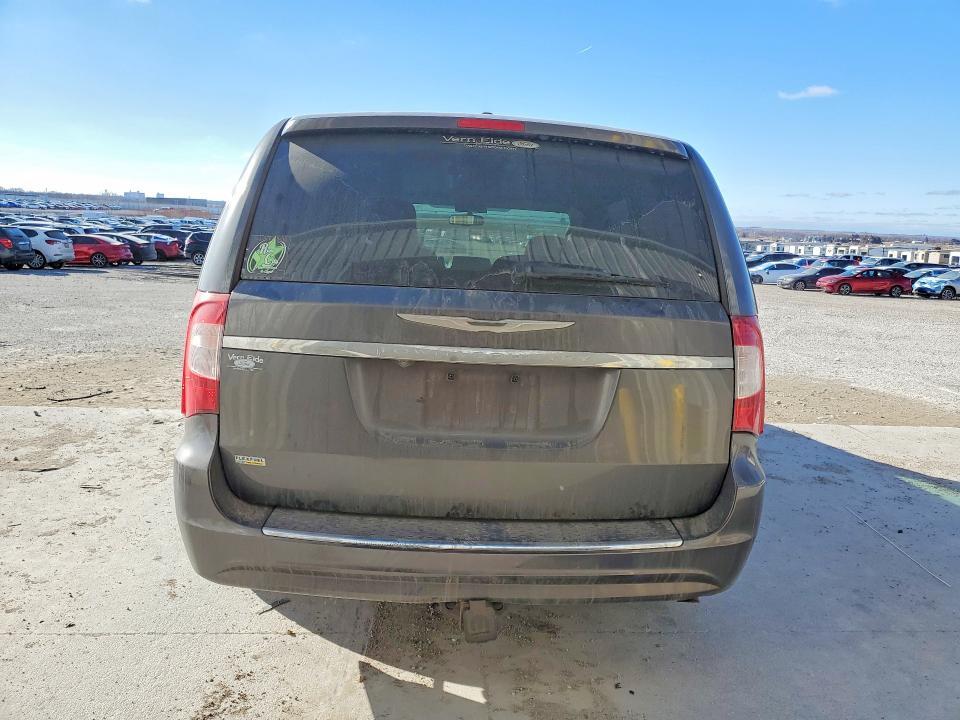 2016 Chrysler Town & Country Touring