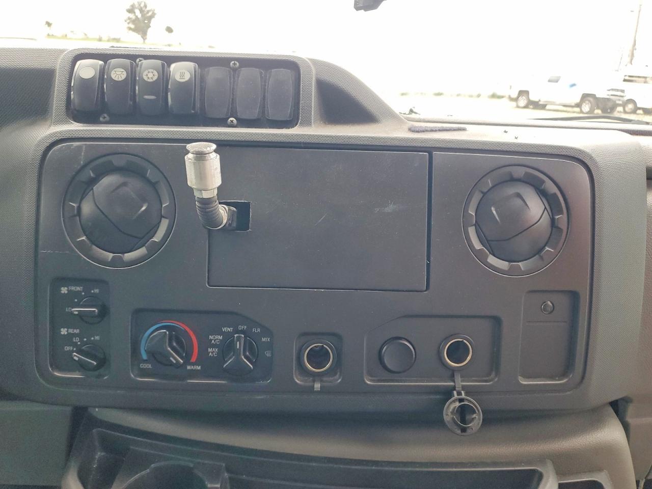 2017 Ford Econoline-Coach Bus