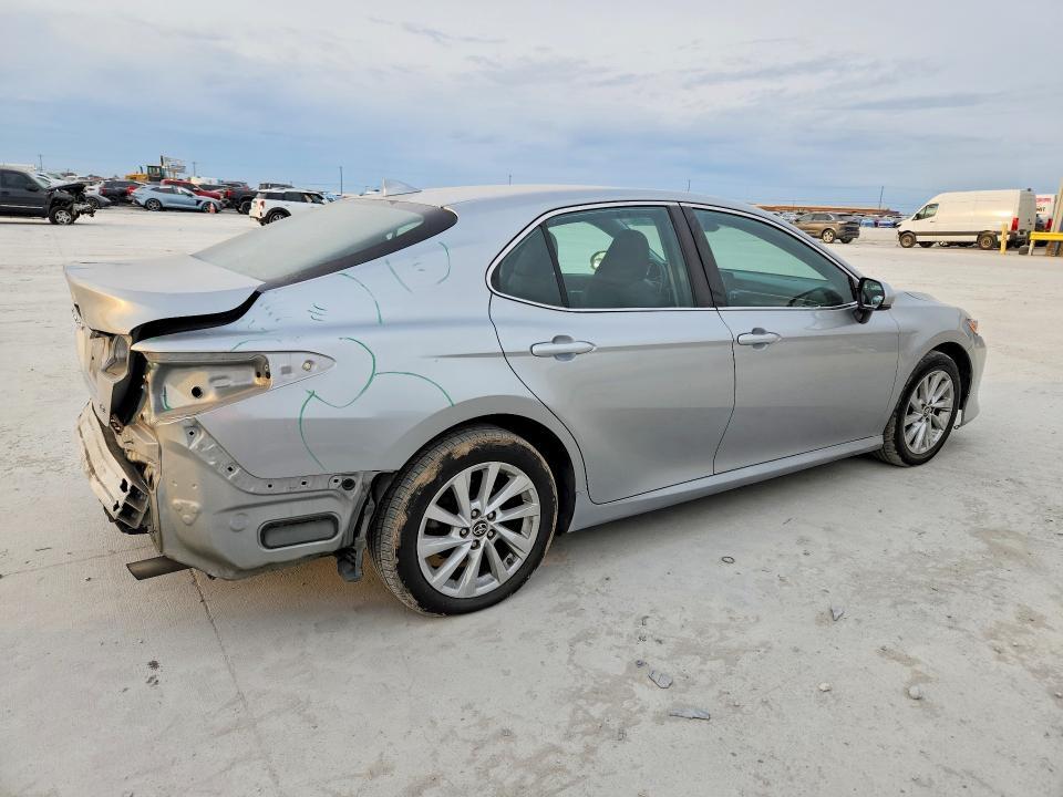 2021 Toyota Camry le