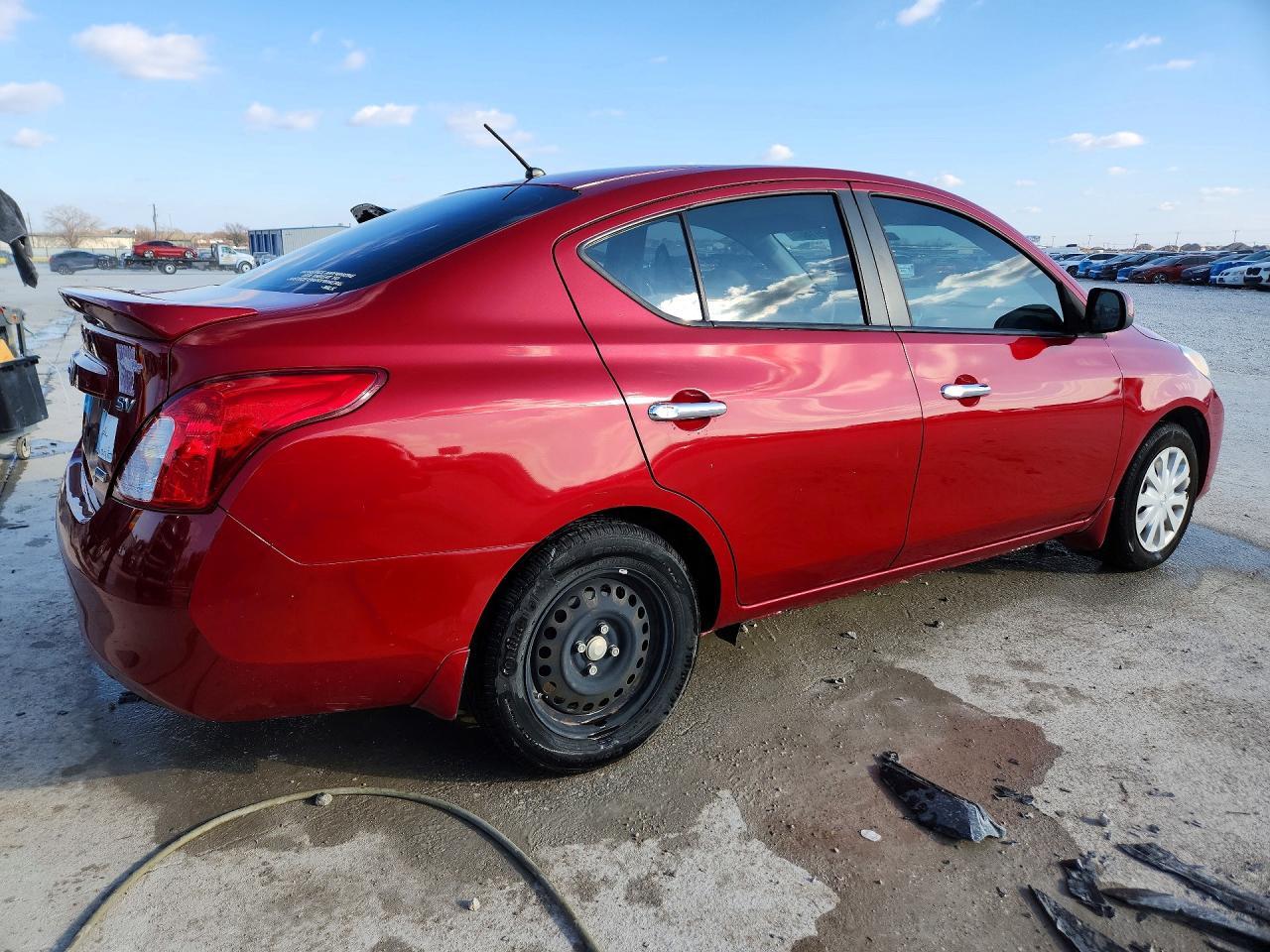 2013 Nissan Versa 1.6 s